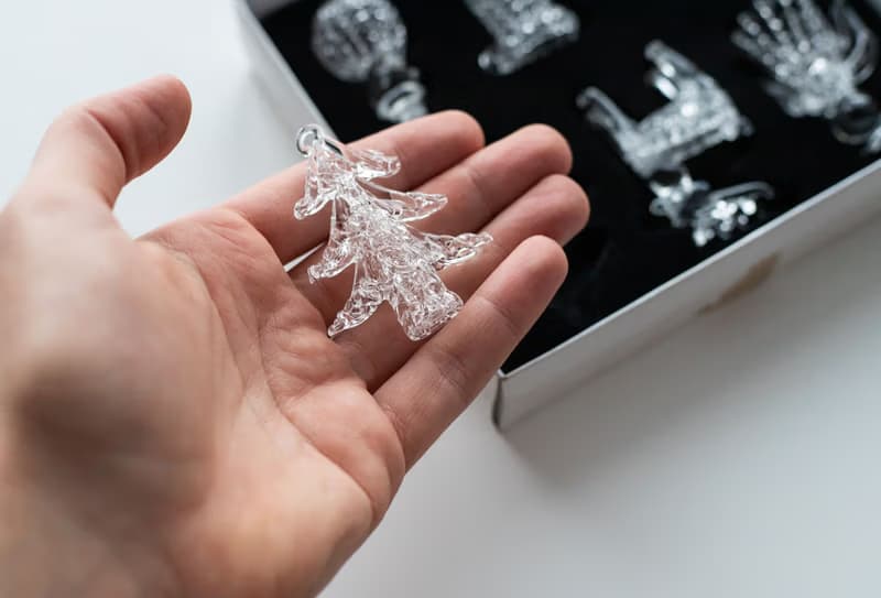 INTERNATIONAL SYMPOSIUM OF GLASS CHRISTMAS ORNAMENTS